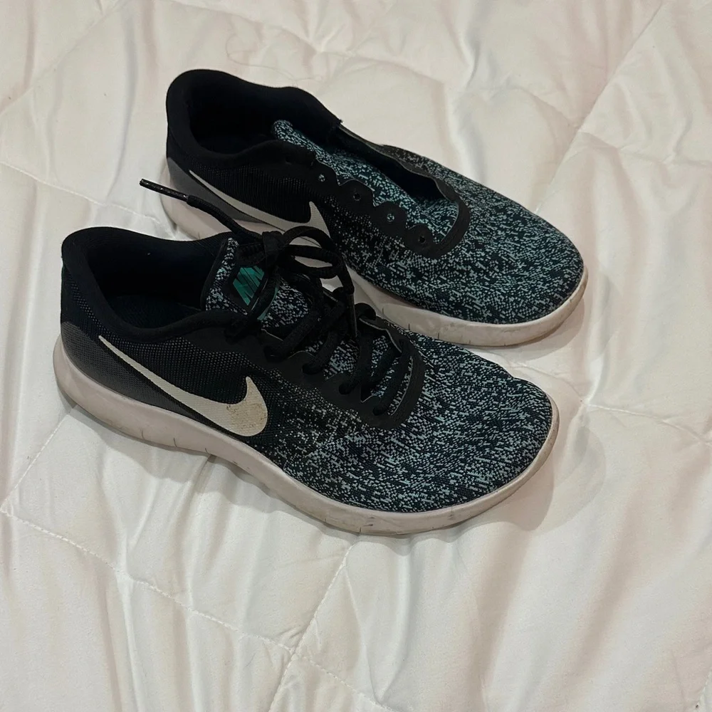 Nike Black and Green Athletic Shoes size 7